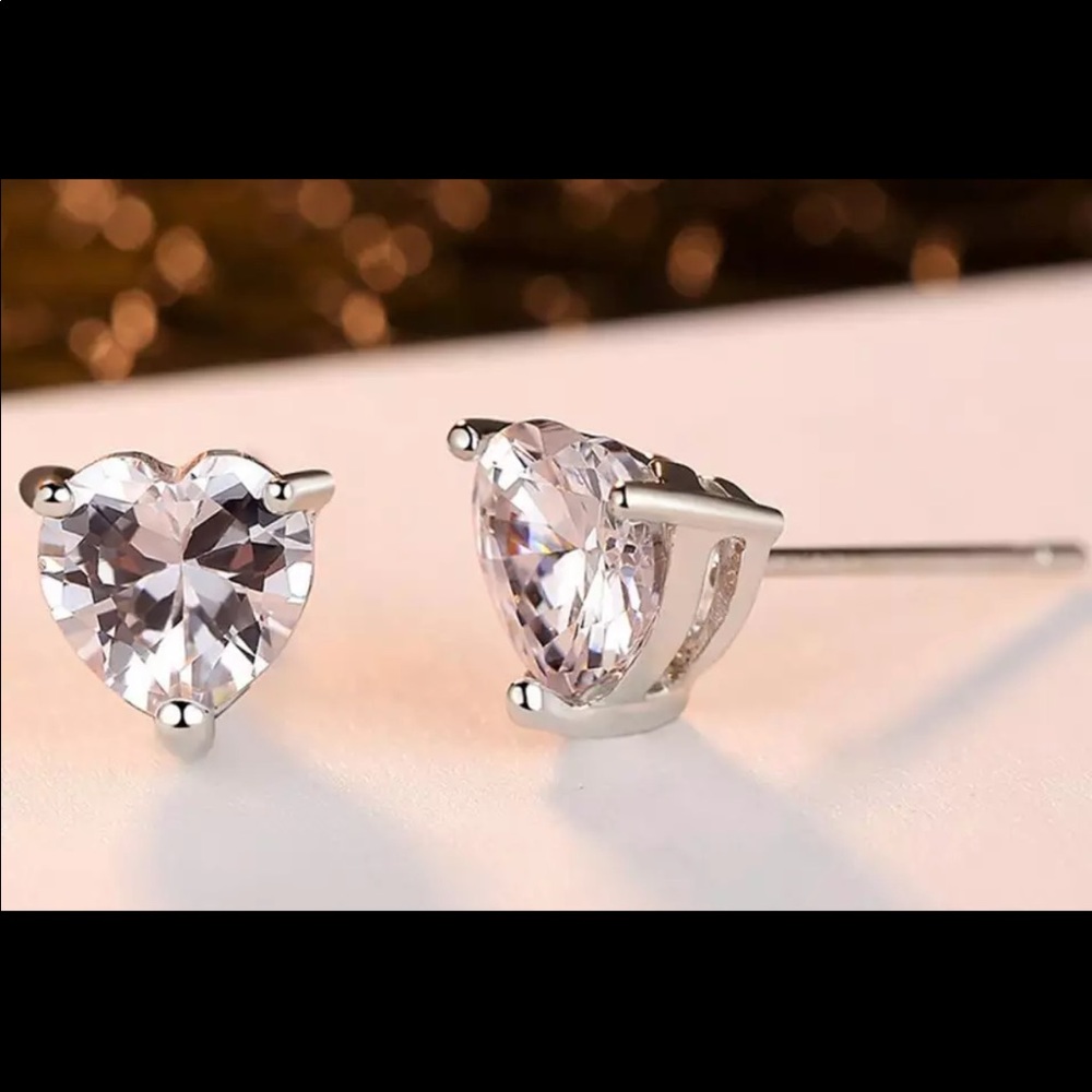 New Women’s 925 Silver Hearts Stud Earrings - Picture 3 of 3